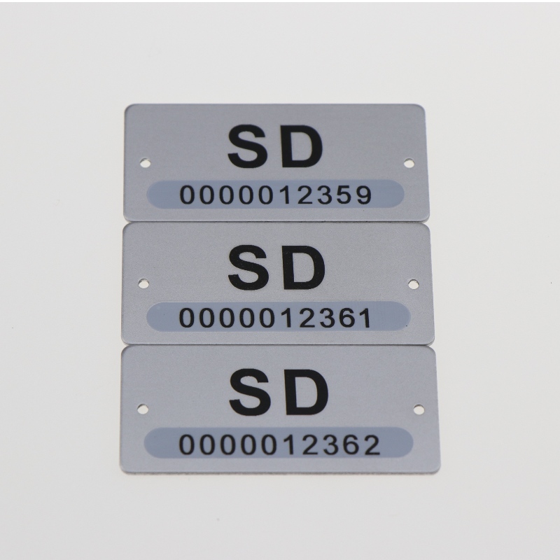Engros brugerdefineret laser indgraveret serienummer label metal stregkode etiket klistermærke trykt aluminium asset tag labe