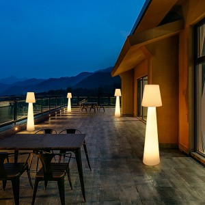 Festival dekorativ polyethylen udendørs LED stående gulvlampe til haven græsplæne fest og udendørs begivenhedsdekoration belysning LED gulvlampe