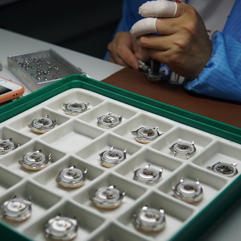 Hvorfor roterer ure og ser alle sammen til højre?