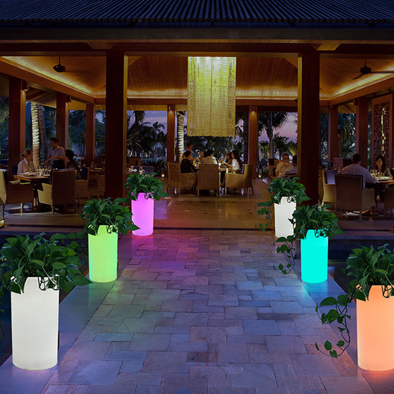 Udendørs have LED -oplyste blomsterpotter, RGB -farve skiftende plast LED oplyste blomsterpotter til bryllup, begivenhedsfest, hotel, indkøbscenter åbningsceremoni dekoration (vandtæt IP68)