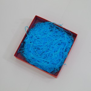 Engrossalg af høj kvalitet dekorativ raffia strimlet kasse fyldte crinkle strimlet papir til gaveæske fille kraft pakning crinkle papir makulering