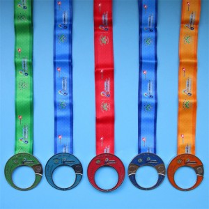 Fem i en sportsbegivenheds souvenirkombinationsmedaljer