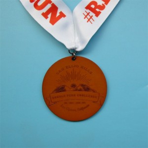 Rå træ træskæring med silkebånd dejlige medaljer