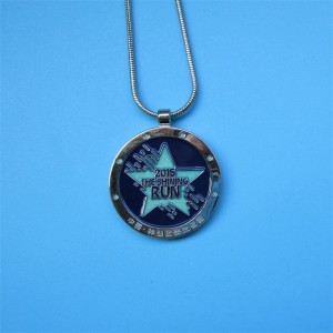 Modedesign blød emaljeret brugerdefineret medaljon halskæde medalje af ære