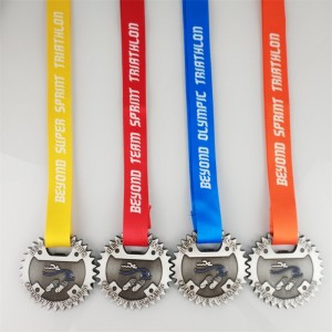 For at designe din sportslegeringsmedalje med en lanyard olympisk medalje replika