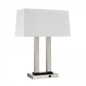 Dobbeltnatbord bordlampe i værelsesrummet