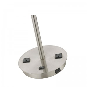 To lysnatbord bordlampe i værelse