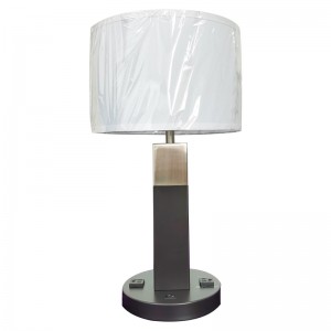 To toner sorte og børstedenikkelfinish bordlampe med en på/off rocker switch og to praktiske forretninger i værelse