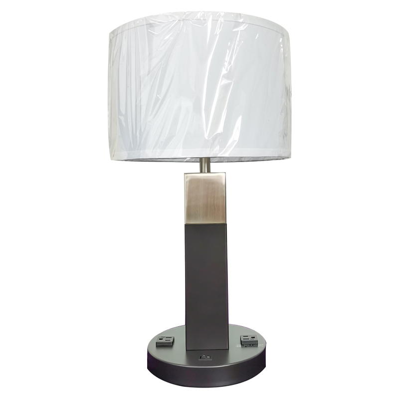 To toner sorte og børstedenikkelfinish bordlampe med en på/off rocker switch og to praktiske forretninger i værelse