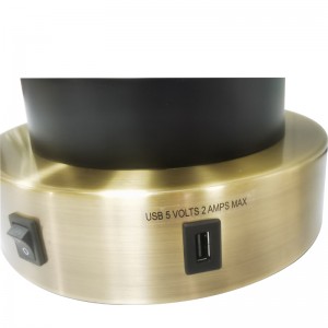 Brugerdefineredenætter og lampe med antik messing og sort finish, en på/off rocker switch, en praktisk afsætning og en USB -opladningsport i værelsesrummet