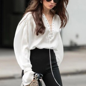 Fransk hvid langærmet skjorte 2023 Ny blusset ærme tyndt temperament V-hals design sans bundet skjorte bluse