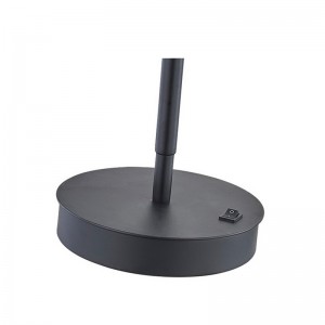 Marriott Justerbar LED -skrivebordslampe med mat sort finish og en på/off rocker switch på hotellets værelse