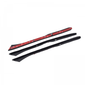 Klæbende sorte gummistrimler til billamper