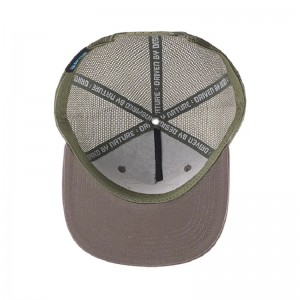 Mode populær flad brim mesh hat grå broderi patch 5 panel plastik snapback trucker cap og hat
