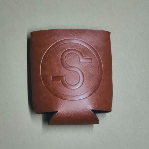 Debossed Logo Neoprene Brown Pu læder kan køligere 330 ml pu øl Stubby Holder Coozies Koozies