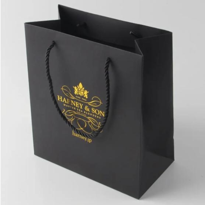 Luksus sort emballage papirposer trykt tilpasset logo tøj shopping gave smykker vinpapir taske