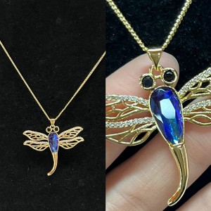18 k guld-Plettede Dragonfly -vedhæng halskæde med blå facetteret krystalkrop, sorte ædelsten øjne og filigran -vingetaljer for elegantnatur-Inspirerede smykker