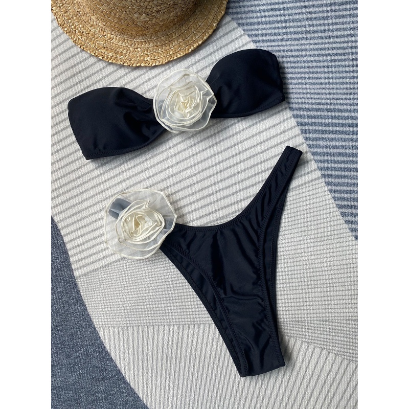 2025 Ny europæisk og amerikansk varm pige bikini med tre - Dimensionelle blomster. Kryds - Border Best - Sælger sexet to - Stykke badedragt med trekantbukser 8863 Pris:$79.99