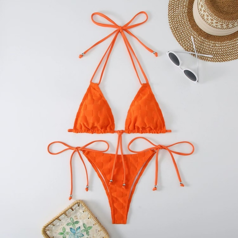 Ny europæisk og amerikansk 2025-stil to-Stykke bikini badedragter til kvinder. Lavet af specielt stof, fås i solide farver og flere farver. Triangulær snøret og sexet design 8878 Pris:$79.99