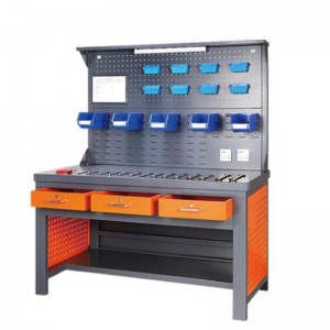 Arbejdsbænk med belysningsstrimmel og bagplade