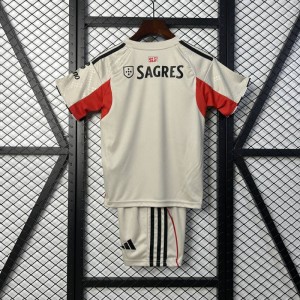 25/26 børn Benfica Away Størrelse: 16-28