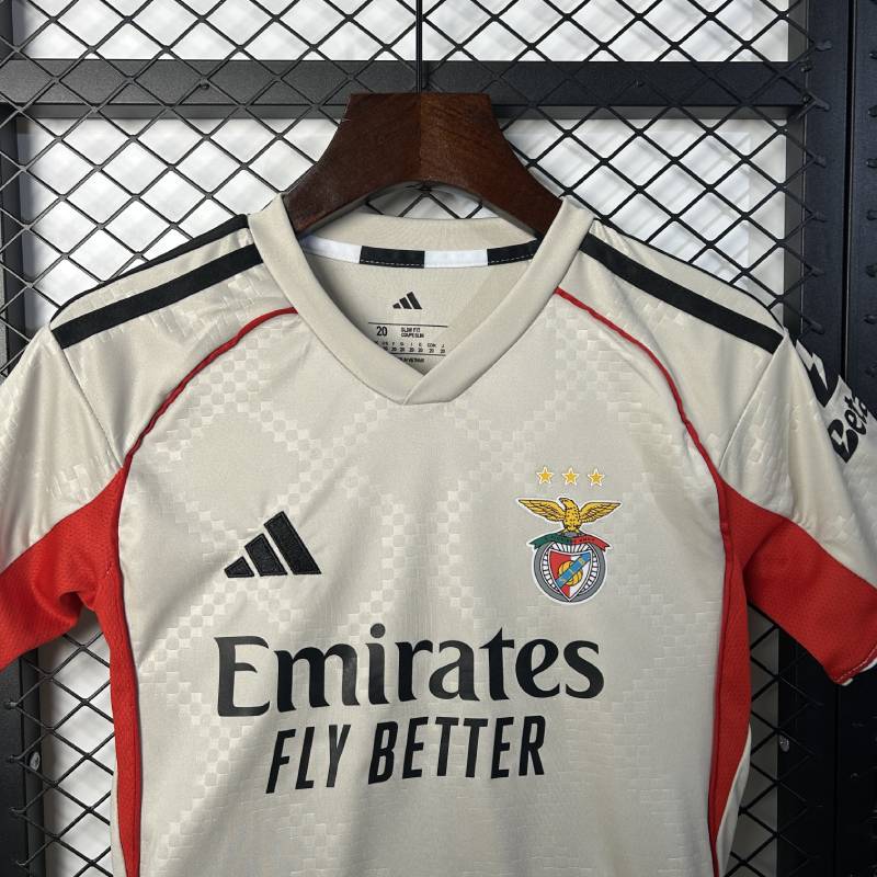 25/26 børn Benfica Away Størrelse: 16-28